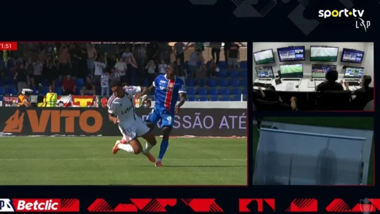 O lance da expulsão que retira Chiquinho do jogo frente ao Sporting