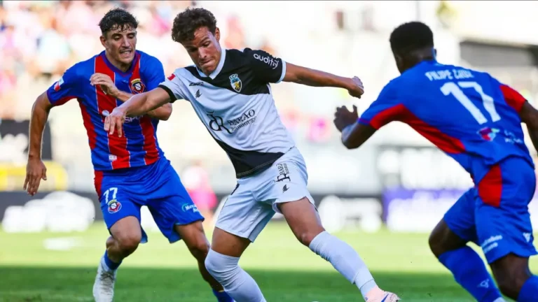 Farense empata com Felgueiras e deixa Académica isolada no topo