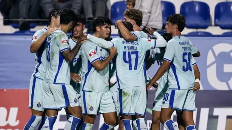 Cardoso Varela estreia-se no triunfo do FC Porto B na casa do Feirense