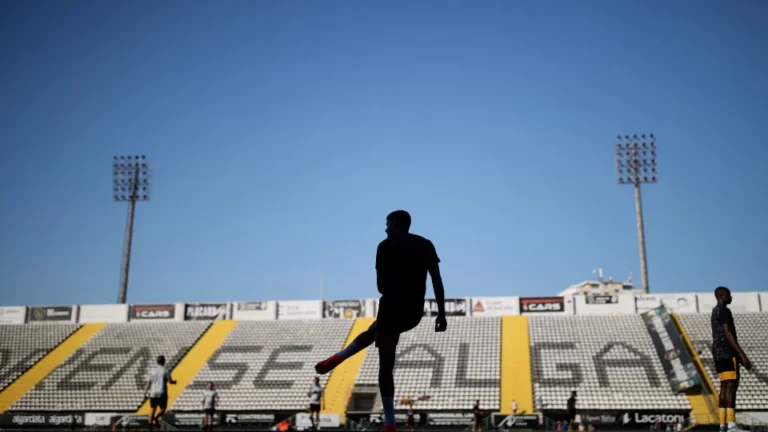 Farense pede adiamento do jogo com o Chaves por surto viral no plantel