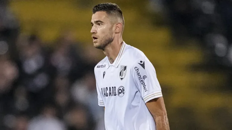 Oficial: Borevkovic regressa ao Vitória SC por empréstimo do Samsunspor